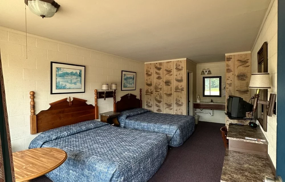 Paris Landing Motel Inc